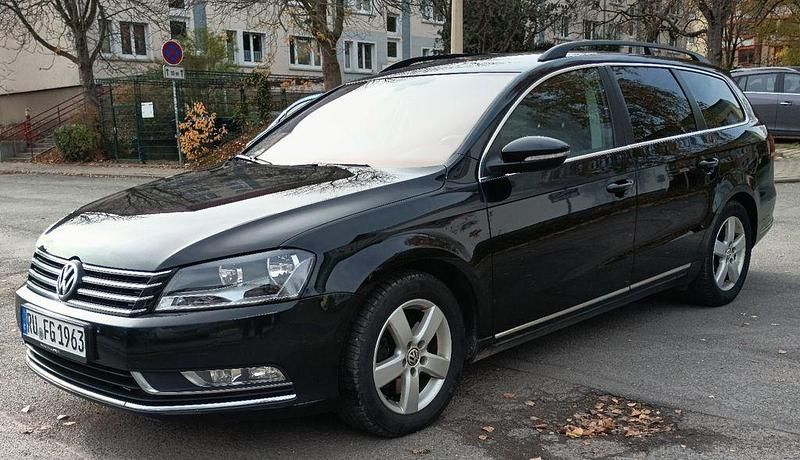 Schwarz Gebraucht 2013 VW Passat Comfortline Kombi | 5.500 € (Guter Preis) - Bild 1/4