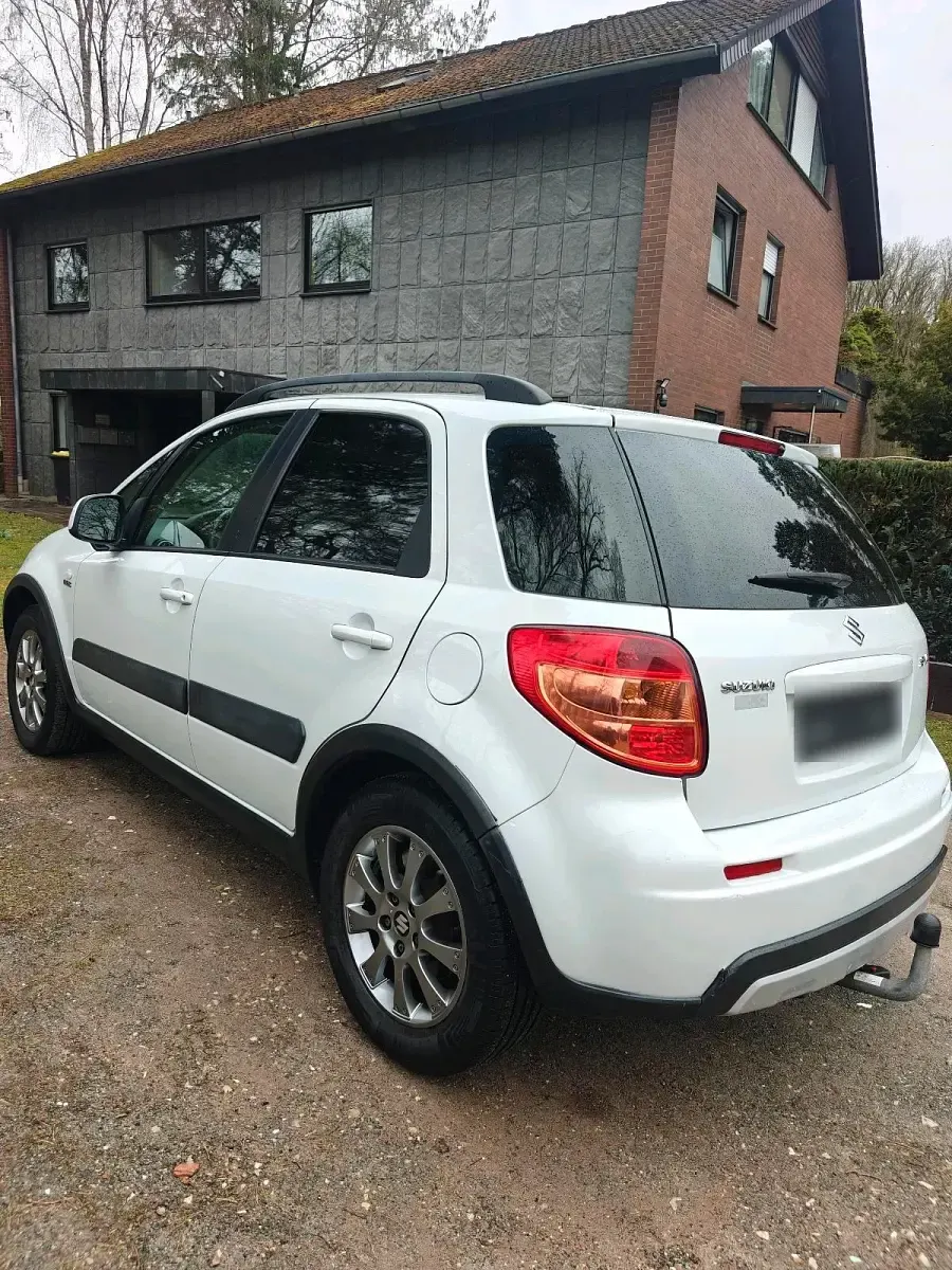 Gebraucht Suzuki SX4 130 PS (95 kW) 2012 Weiß SUV