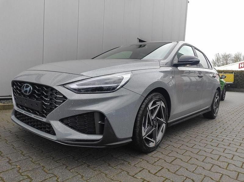 Neu Hyundai i30 N Line 140 PS (102 kW) 2025 Grau Limousine