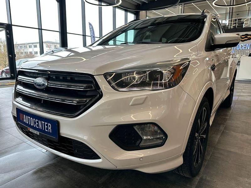 Gebraucht Ford Kuga ST-Line 150 PS (110 kW) 2017 Weiß SUV