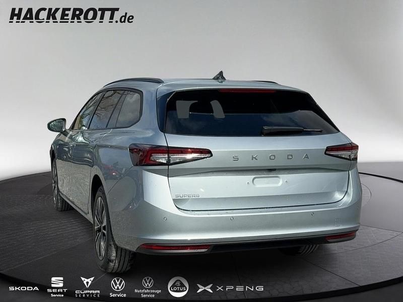 Neu Skoda Superb Selection 150 PS (110 kW) 2026 Grau Kombi