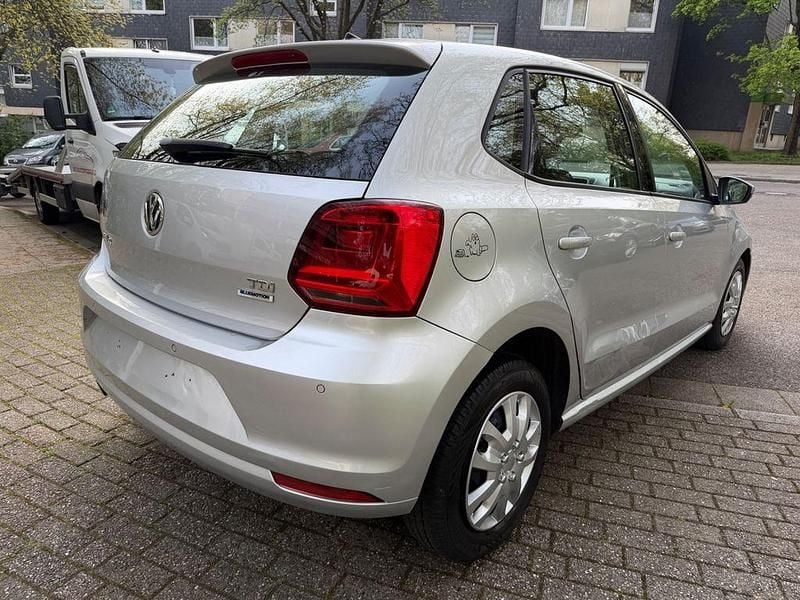 Second-hand VW Polo Comfortline 90 CP (66 kW) 2016 Argintiu Berlinǎ