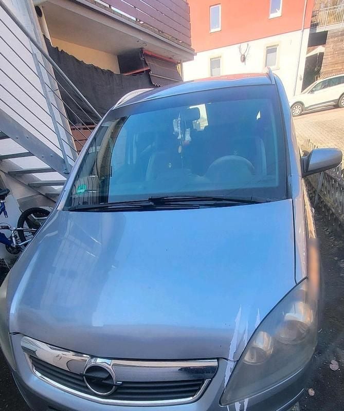 Gebraucht Opel Zafira 120 PS (88 kW) 2008 Silber Van / Kleinbus