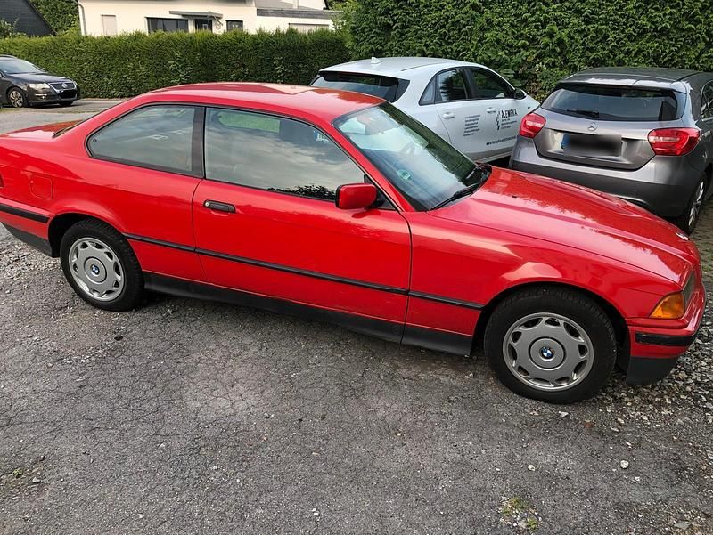 Gebraucht BMW 316 102 PS (75 kW) 1993 Rot Coupé