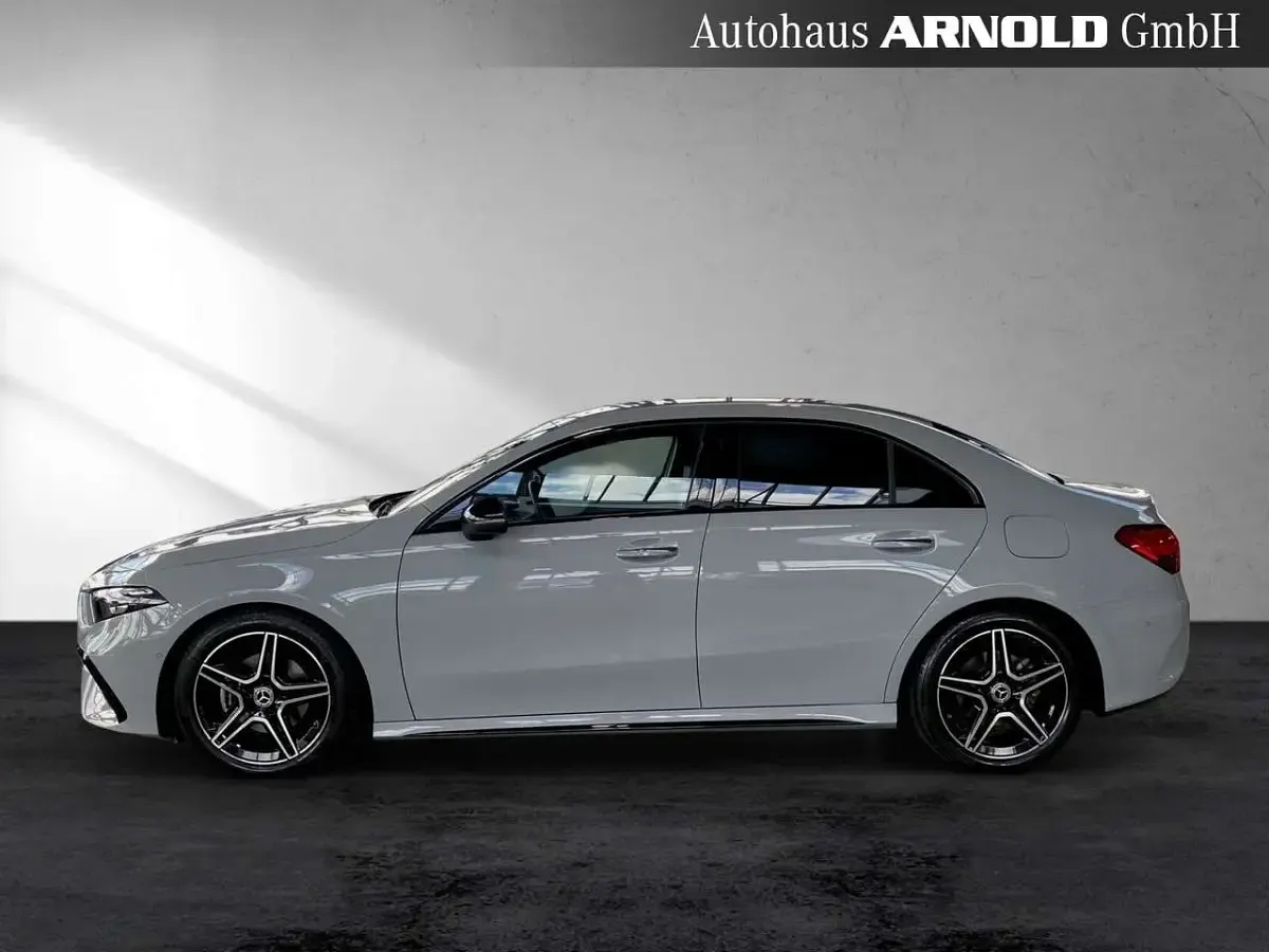 Gebraucht Mercedes A200 AMG line 163 PS (119 kW) 2025 Manufaktur alpingrau uni Limousine