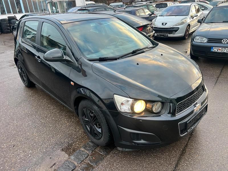 Gebraucht Chevrolet Aveo 86 PS (63 kW) 2013 Schwarz Kleinwagen