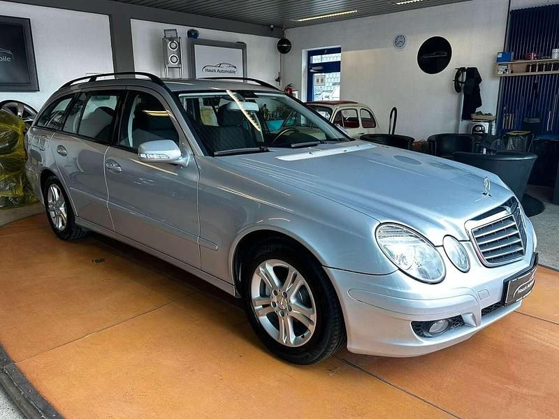 Gebraucht Mercedes E220 170 PS (125 kW) 2007 Iridiumsilber Kombi