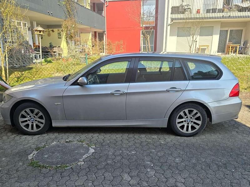 Gebraucht BMW 320 177 PS (130 kW) 2007 Grau Kombi