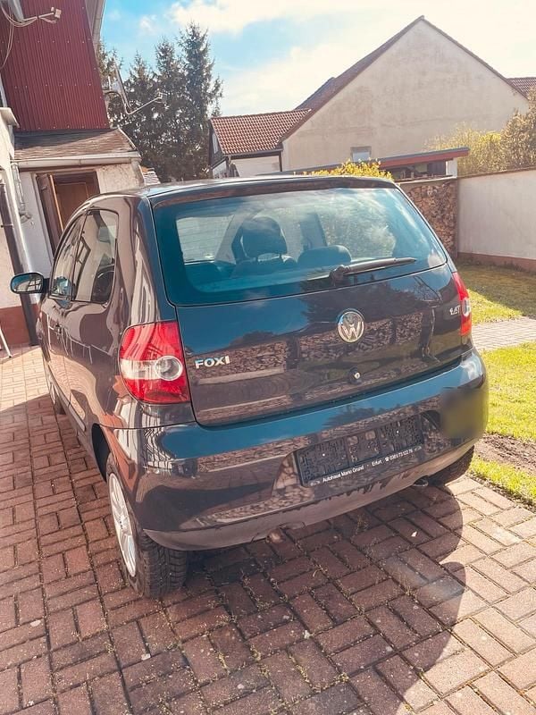Usata VW Fox 75 CV (55 kW) 2006 Andere farben Utilitaria