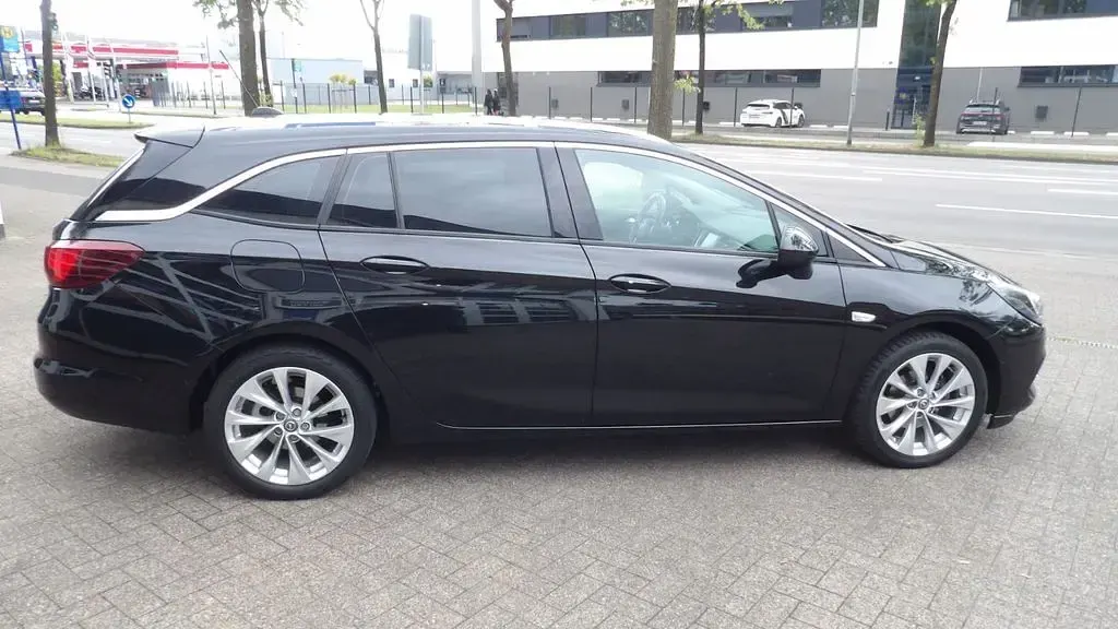 Używany Opel Astra Elegance 110 KM (80 kW) 2020 Czarny Kombi