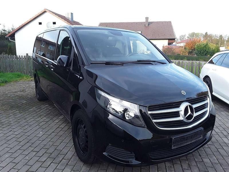 Gebraucht Mercedes V220 163 PS (119 kW) 2018 Schwarz Van / Kleinbus
