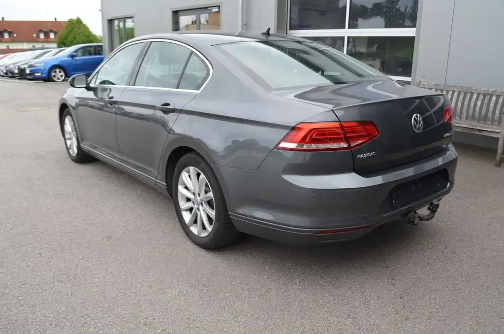 Gebraucht VW Passat Comfortline 125 PS (91 kW) 2015 Grau Limousine