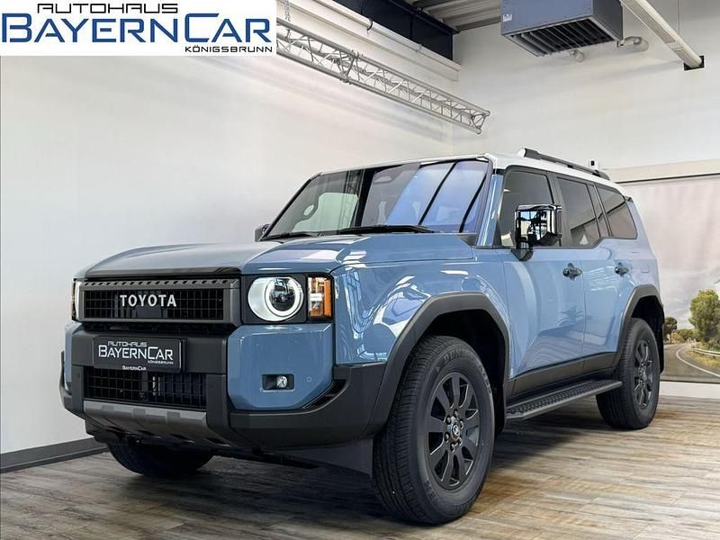 Smokey blue light grey Neu 2025 Toyota Land Cruiser Edition SUV | 89.989 € (Fairer Preis) - Bild 1/4