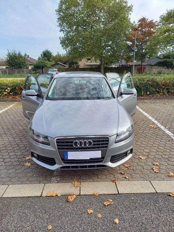 Gebraucht Audi A4 Comfort 120 PS (88 kW) 2011 Grau Limousine