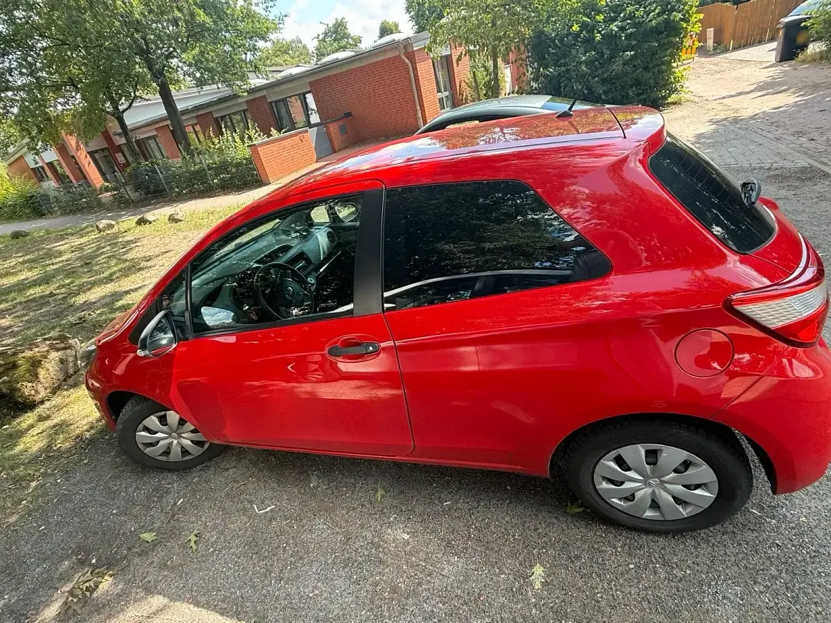 Gebraucht Toyota Yaris 72 PS (52 kW) 2018 Rot Kleinwagen