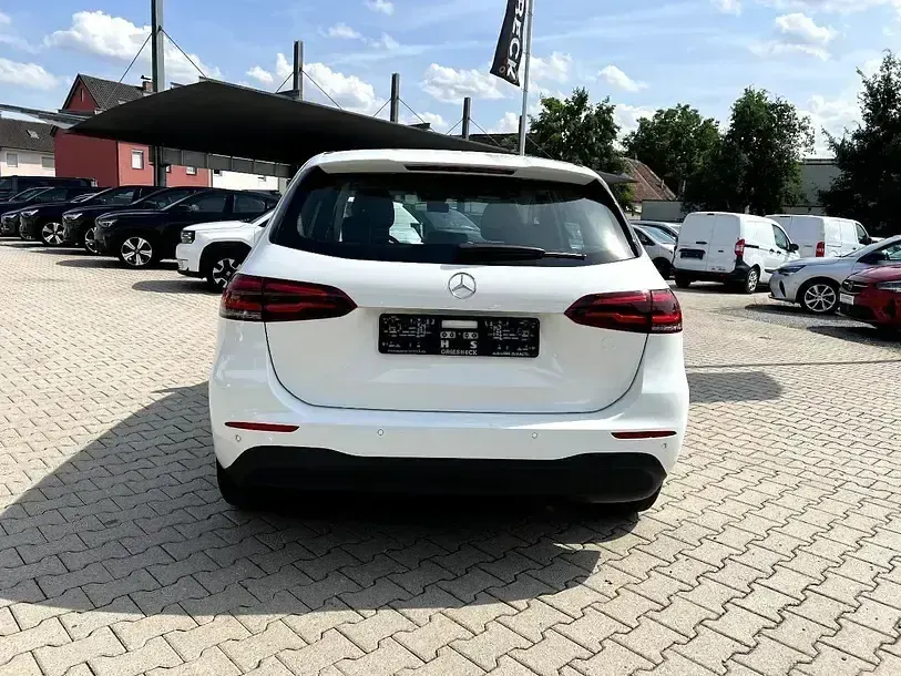 Gebraucht Mercedes B220 190 PS (139 kW) 2022 Weiß Kleinwagen