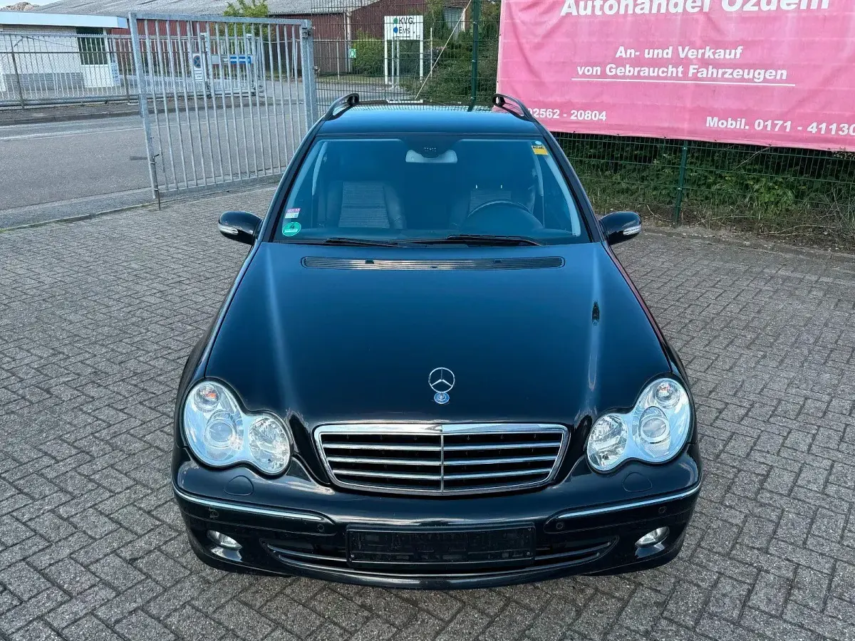 Second-hand Mercedes C220 Avantgarde 150 CP (110 kW) 2007 Negru Break