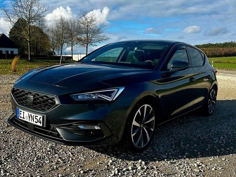 Grau Gebraucht 2022 Seat Leon ST Beats Kombi | 25.300 € (Teuer) - Bild 1/4