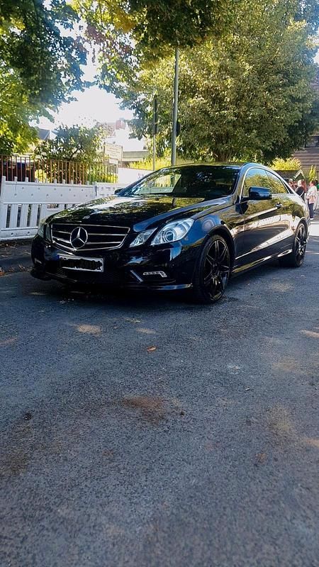 Schwarz Gebraucht 2011 Mercedes E350 AMG Coupé | 11.250 € (Guter Preis) - Bild 1/4