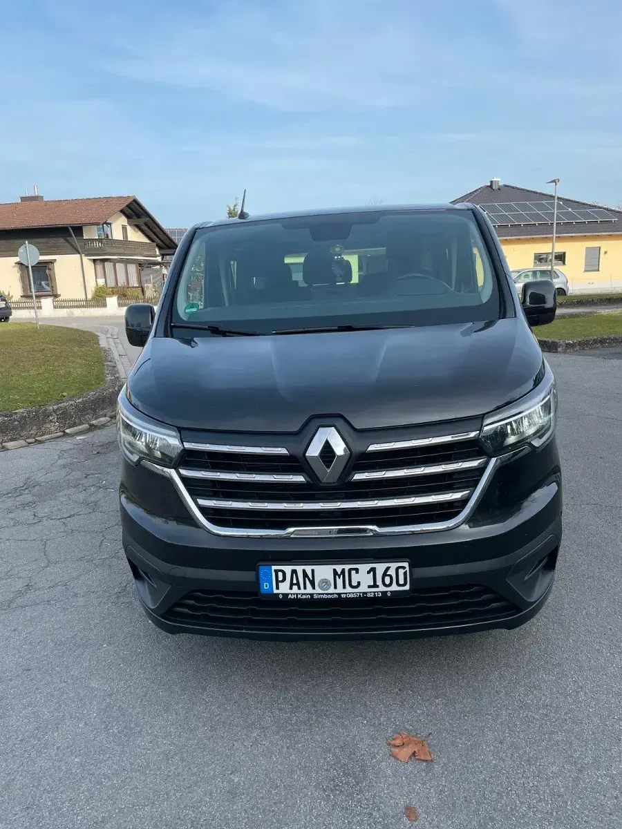 Gebraucht Renault Trafic Life 150 PS (110 kW) 2023 Schwarz Van / Kleinbus