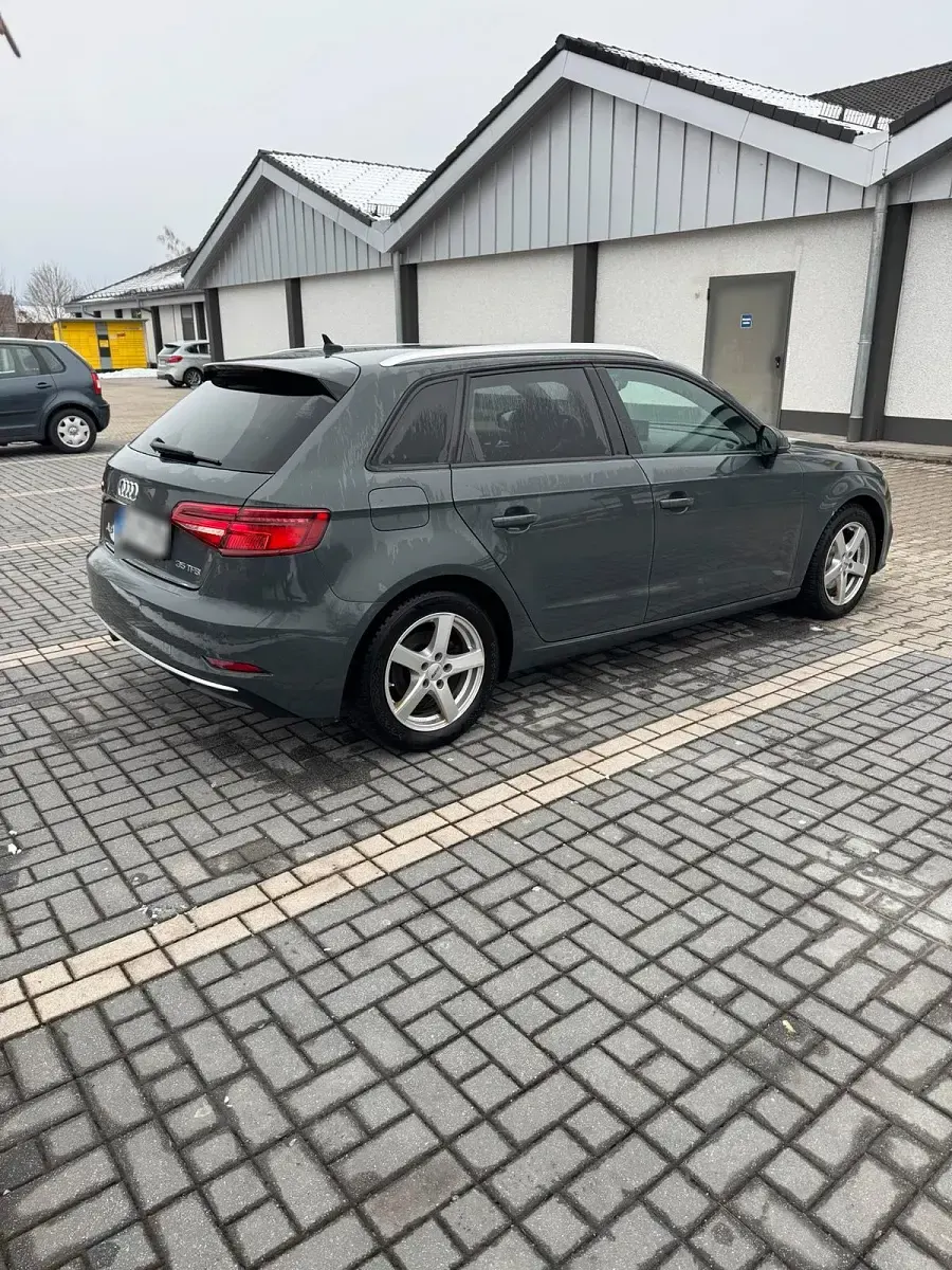 Gebraucht Audi A3 Sportback 150 PS (110 kW) 2019 Grau Kleinwagen
