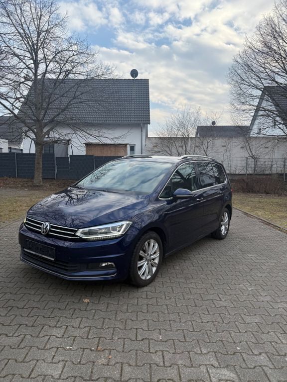 Blau Gebraucht 2017 VW Touran Highline Van / Kleinbus | 19.099 € (Guter Preis) - Bild 1/4