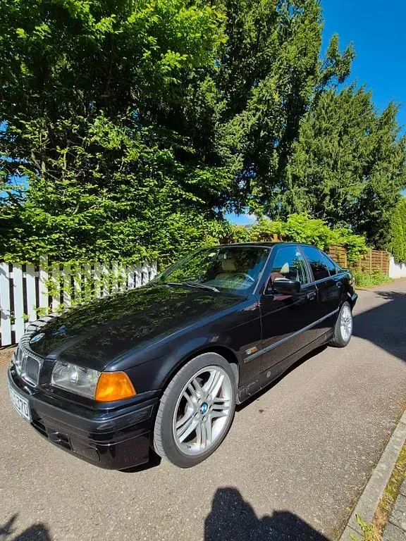 Gebraucht BMW 318 116 PS (85 kW) 1995 Schwarz Limousine