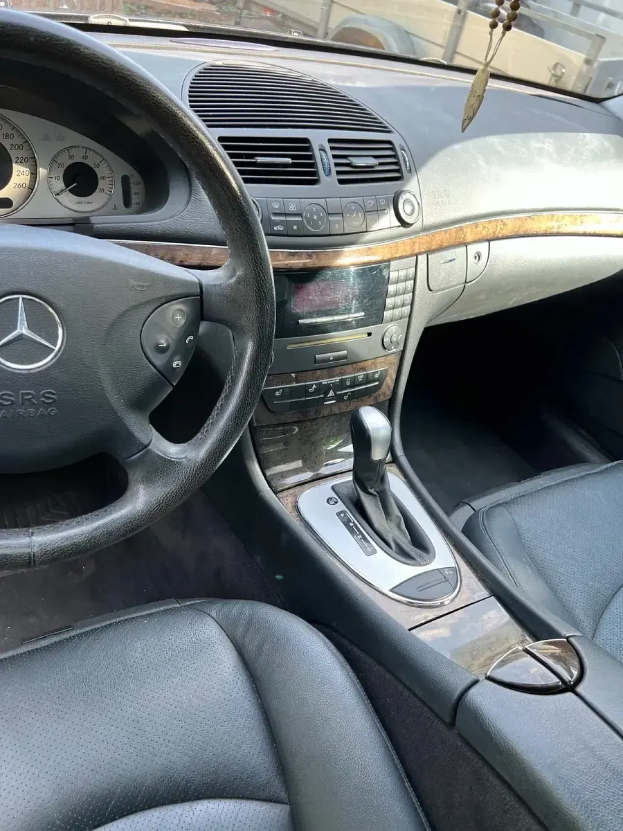 Gebraucht Mercedes E240 177 PS (130 kW) 2005 Schwarz Limousine