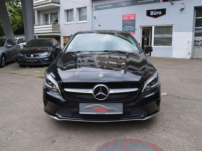 Gebraucht Mercedes CLA200 Urban 156 PS (114 kW) 2017 Kosmosschwarz  metalliclack Coupé
