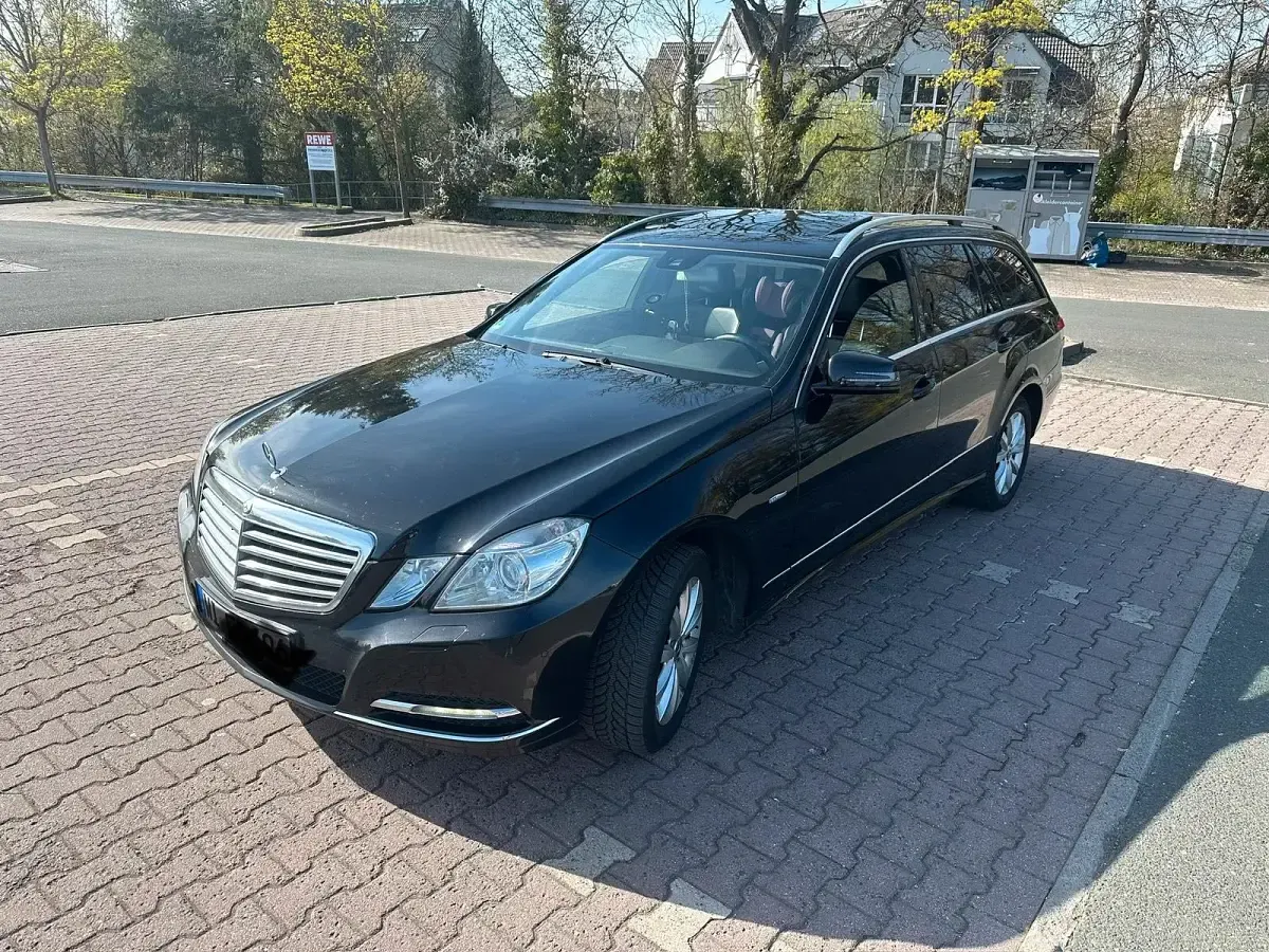Second-hand Mercedes E220 170 CP (125 kW) 2011 Negru Break