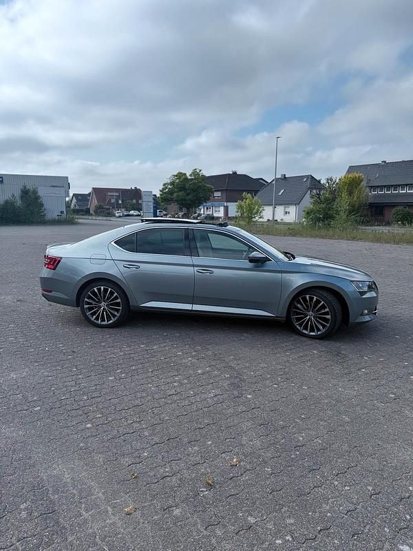 Gebraucht Skoda Superb LAURIN & KLEMENT 190 PS (139 kW) 2015 Grau Limousine