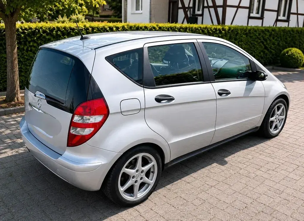Gebraucht Mercedes A150 Classic 95 PS (69 kW) 2006 Silber Van / Kleinbus