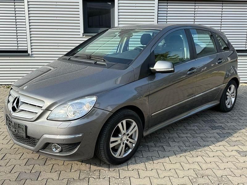 Grau Gebraucht 2009 Mercedes B200 Van / Kleinbus | 2.950 € (Fairer Preis) - Bild 1/4