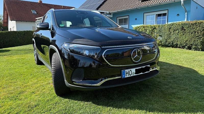 Schwarz Gebraucht 2021 Mercedes EQA250 SUV | 28.499 € (Guter Preis) - Bild 1/4