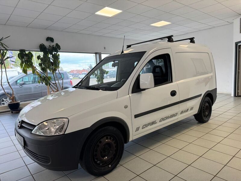 Weiß Gebraucht 2008 Opel Combo Van / Kleinbus | 3.980 € (Etwas zu teuer) - Bild 1/4