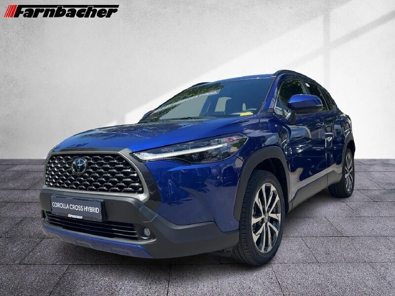 Nachtblau mica metallic Gebraucht 2024 Toyota Corolla Cross Team SUV | 36.690 € (Guter Preis) - Bild 1/4