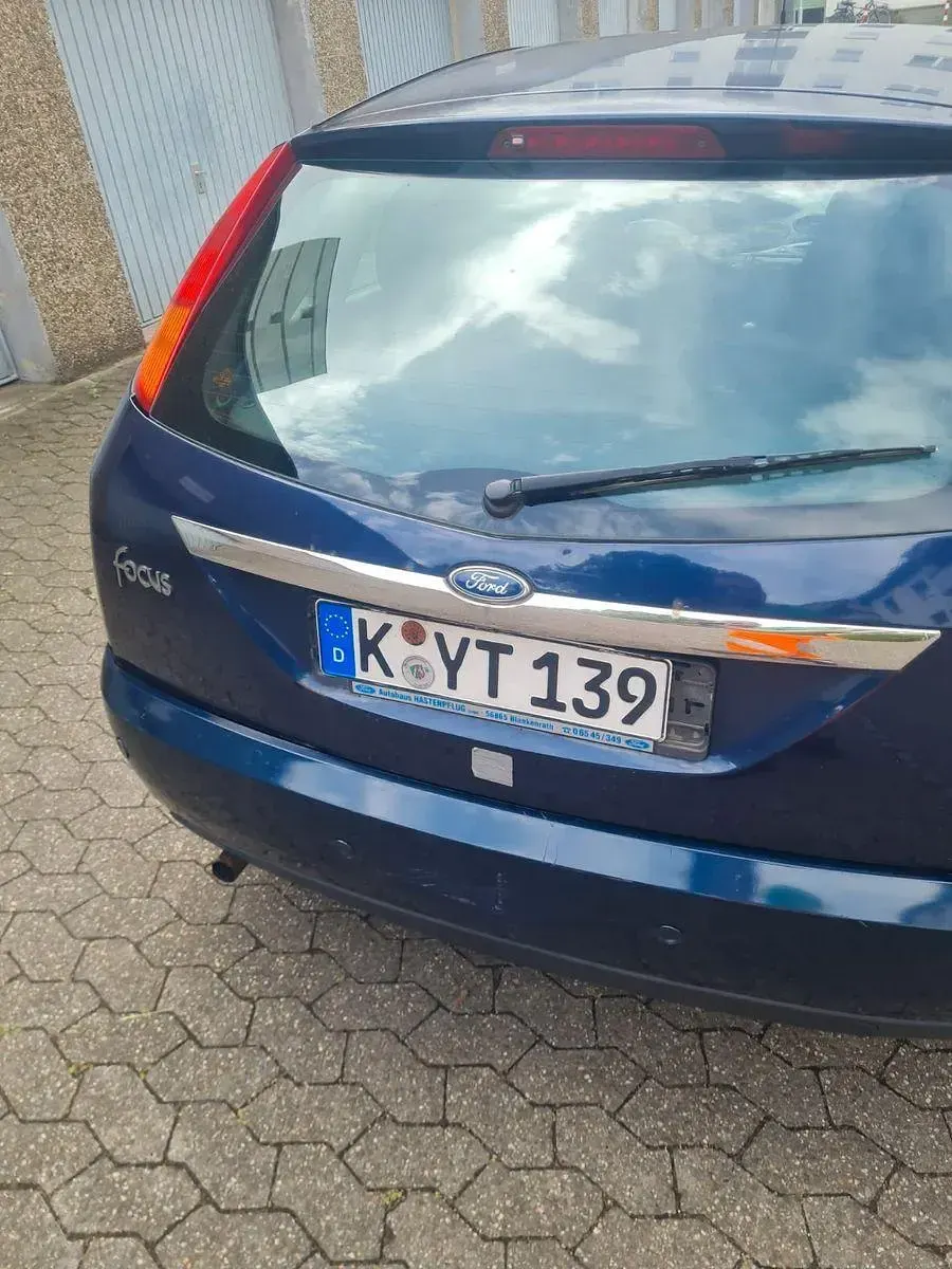 Gebraucht Ford Focus Ghia 101 PS (74 kW) 2000 Schwarz Limousine
