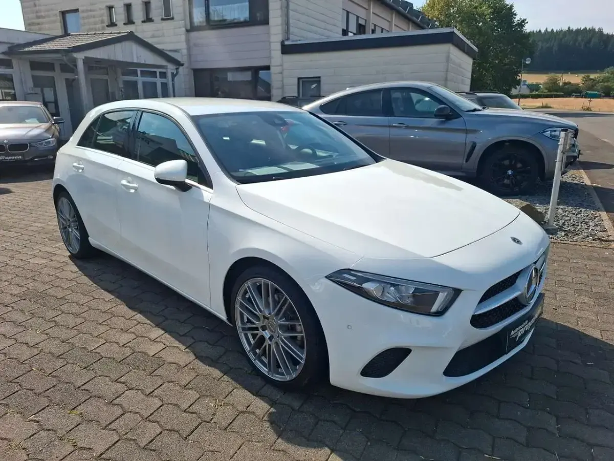 Gebraucht Mercedes A180 136 PS (100 kW) 2021 Polarweiss  unilack Limousine