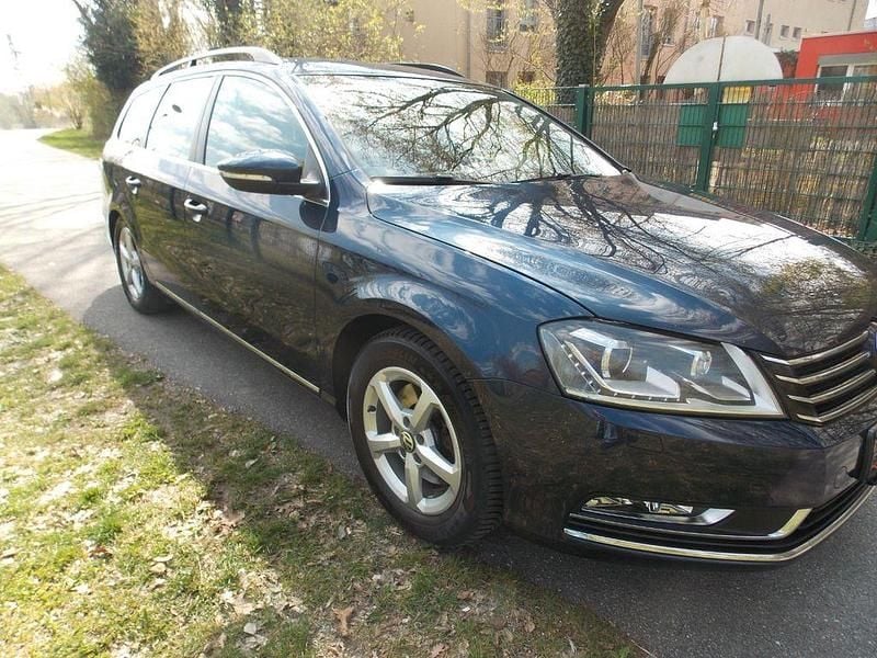 Gebraucht VW Passat Comfortline 140 PS (102 kW) 2013 Blau Limousine