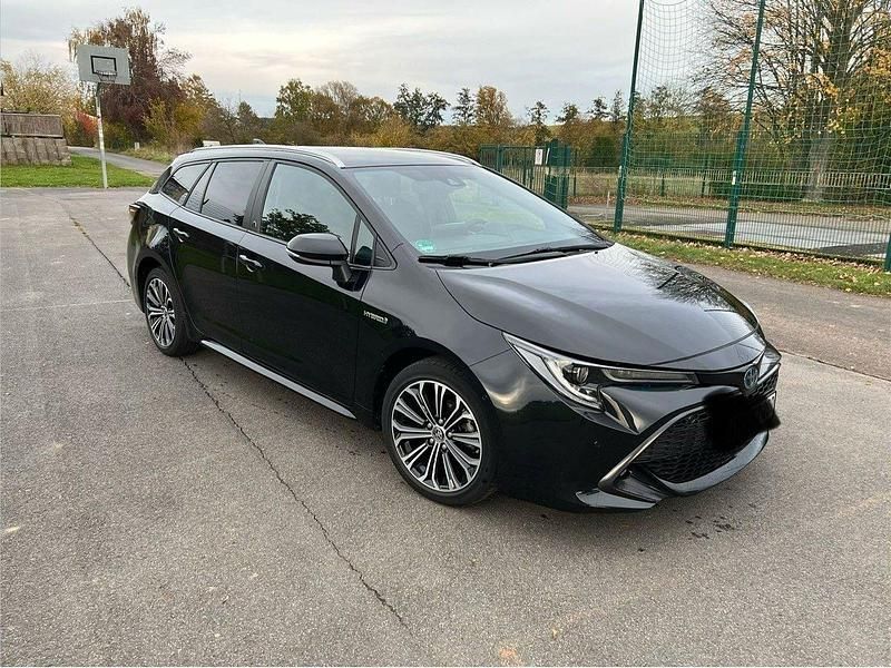 Schwarz Gebraucht 2021 Toyota Corolla Team Kombi | 21.990 € (Guter Preis) - Bild 1/4