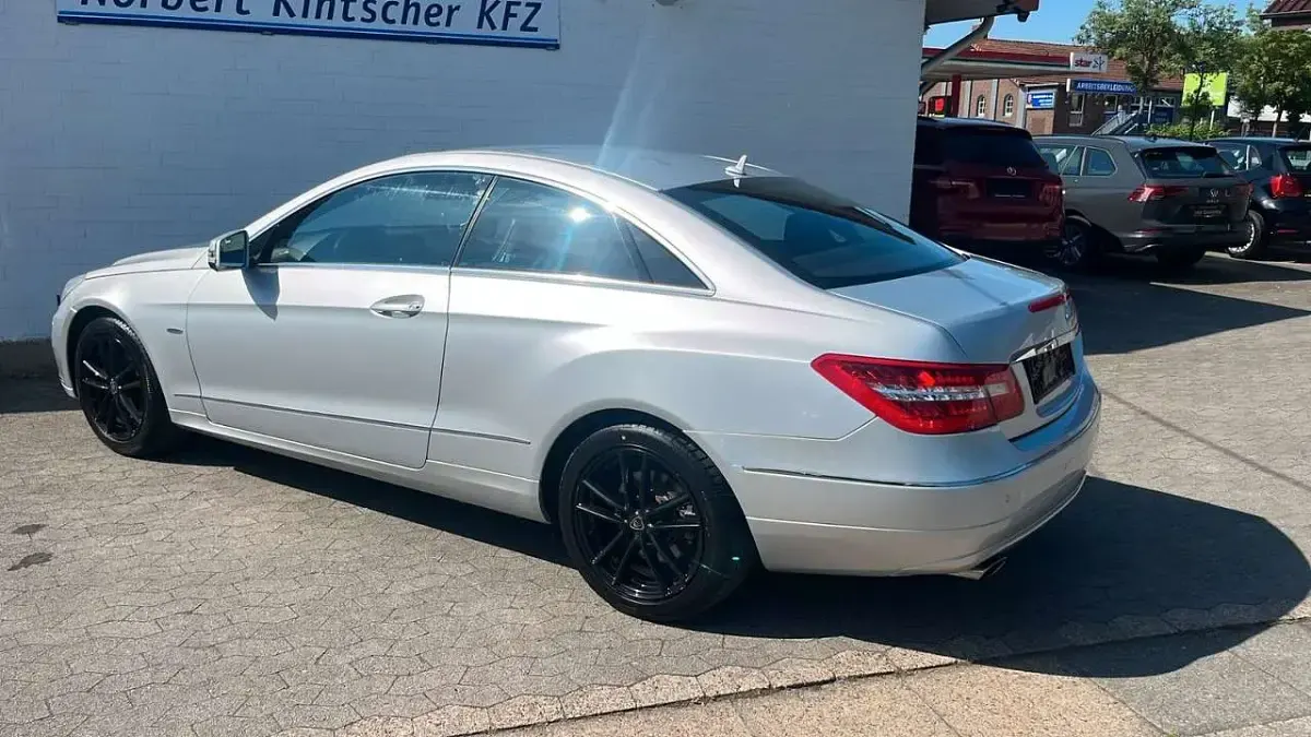 Gebraucht Mercedes E350 292 PS (214 kW) 2010 Silber Coupé