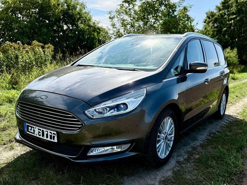 Grau Gebraucht 2019 Ford Galaxy Titanium Van / Kleinbus | 14.800 € (Guter Preis) - Bild 1/4