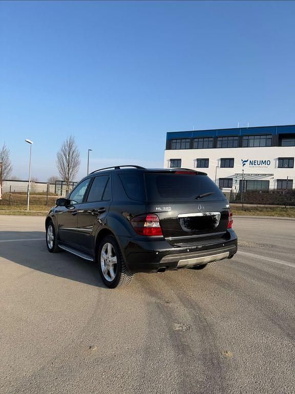 Gebraucht Mercedes ML320 224 PS (164 kW) 2006 Schwarz SUV