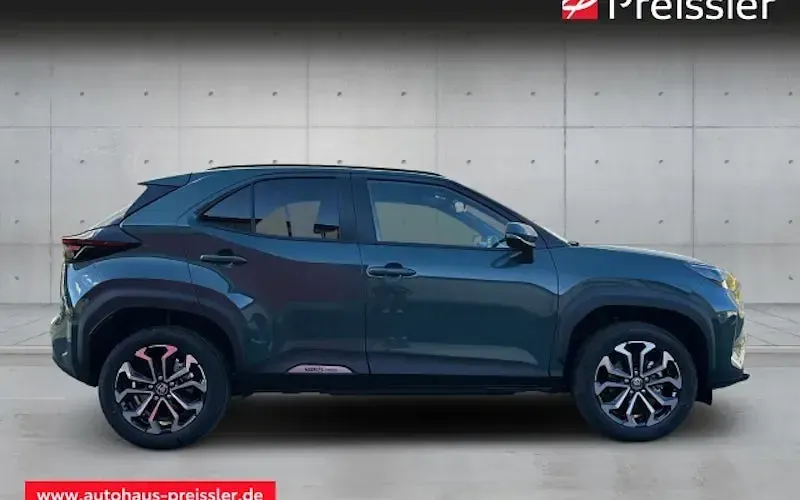 Neu Toyota Yaris Cross 130 PS (95 kW) 2026 Grün SUV