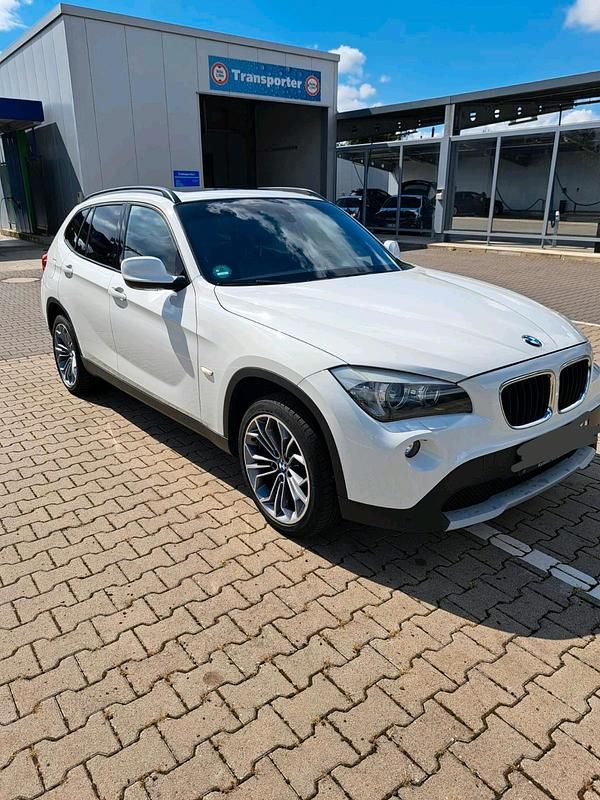 Weiß Gebraucht 2009 BMW X1 SUV | 6.800 € (Fairer Preis) - Bild 1/4