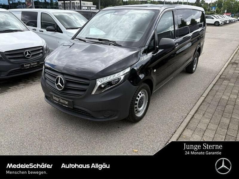 Schwarz Gebraucht 2022 Mercedes Vito Van / Kleinbus | 34.332 € (Teuer) - Bild 1/4