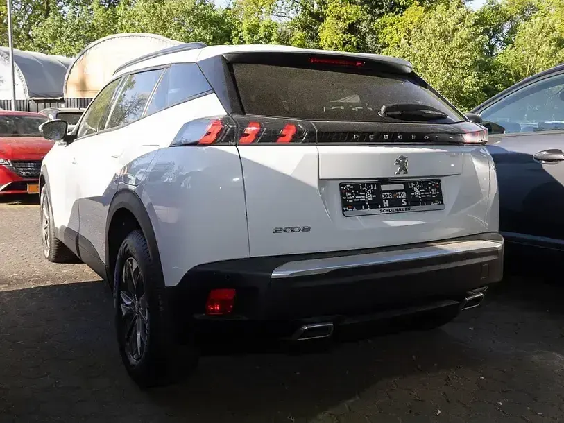 Gebraucht Peugeot 2008 Active 131 PS (96 kW) 2021 Weiß SUV