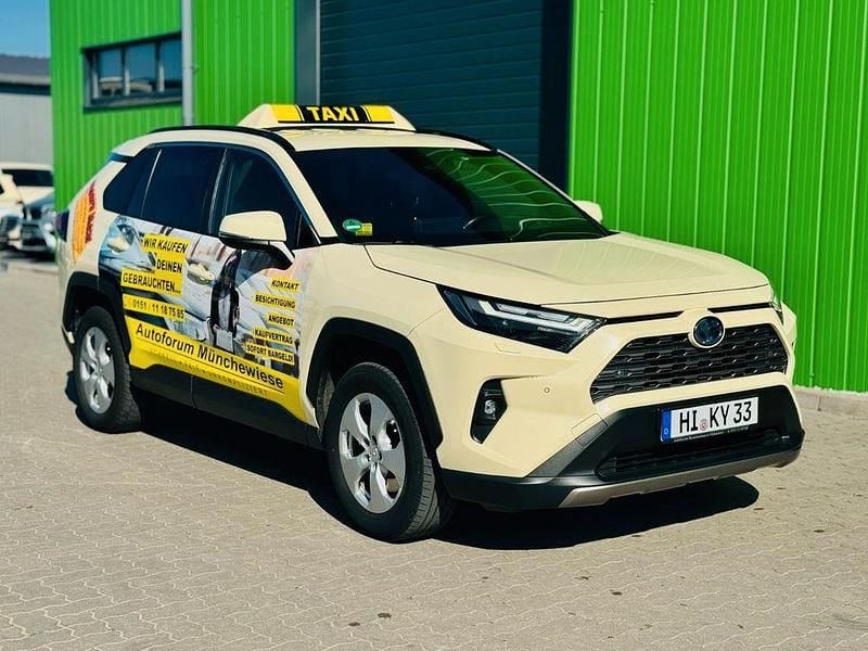 Beige Gebraucht 2022 Toyota RAV4 Hybrid Edition SUV | 39.500 € - Bild 1/4