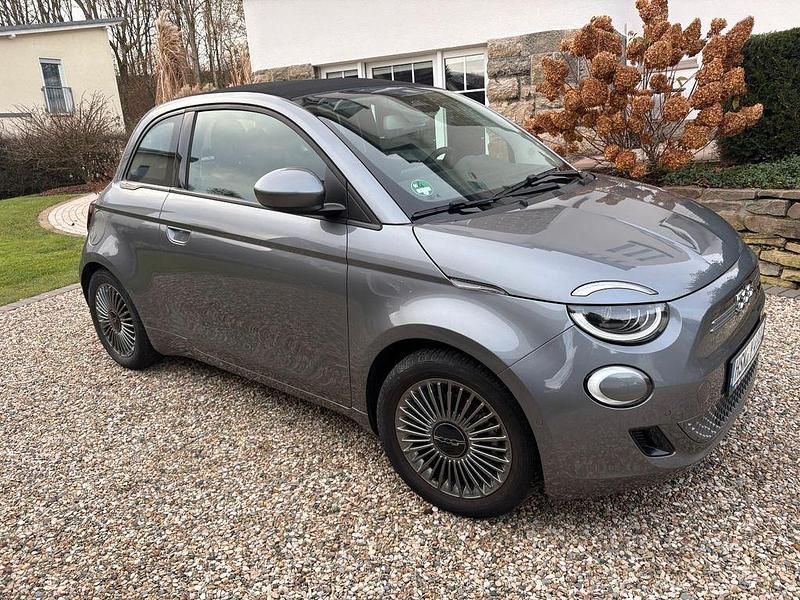Grau Gebraucht 2021 Fiat 500e Icon Cabrio | 16.900 € (Superpreis) - Bild 1/4
