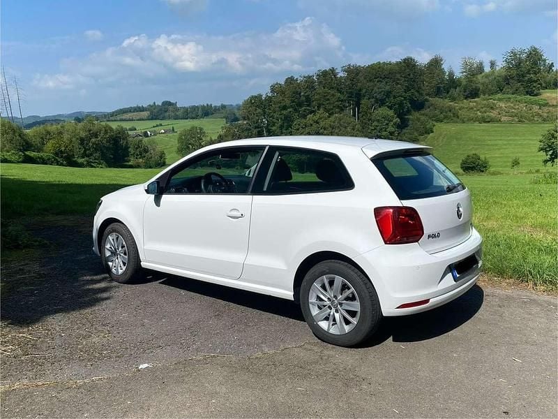 Weiß Gebraucht 2014 VW Polo Limousine | 6.900 € (Fairer Preis) - Bild 1/4